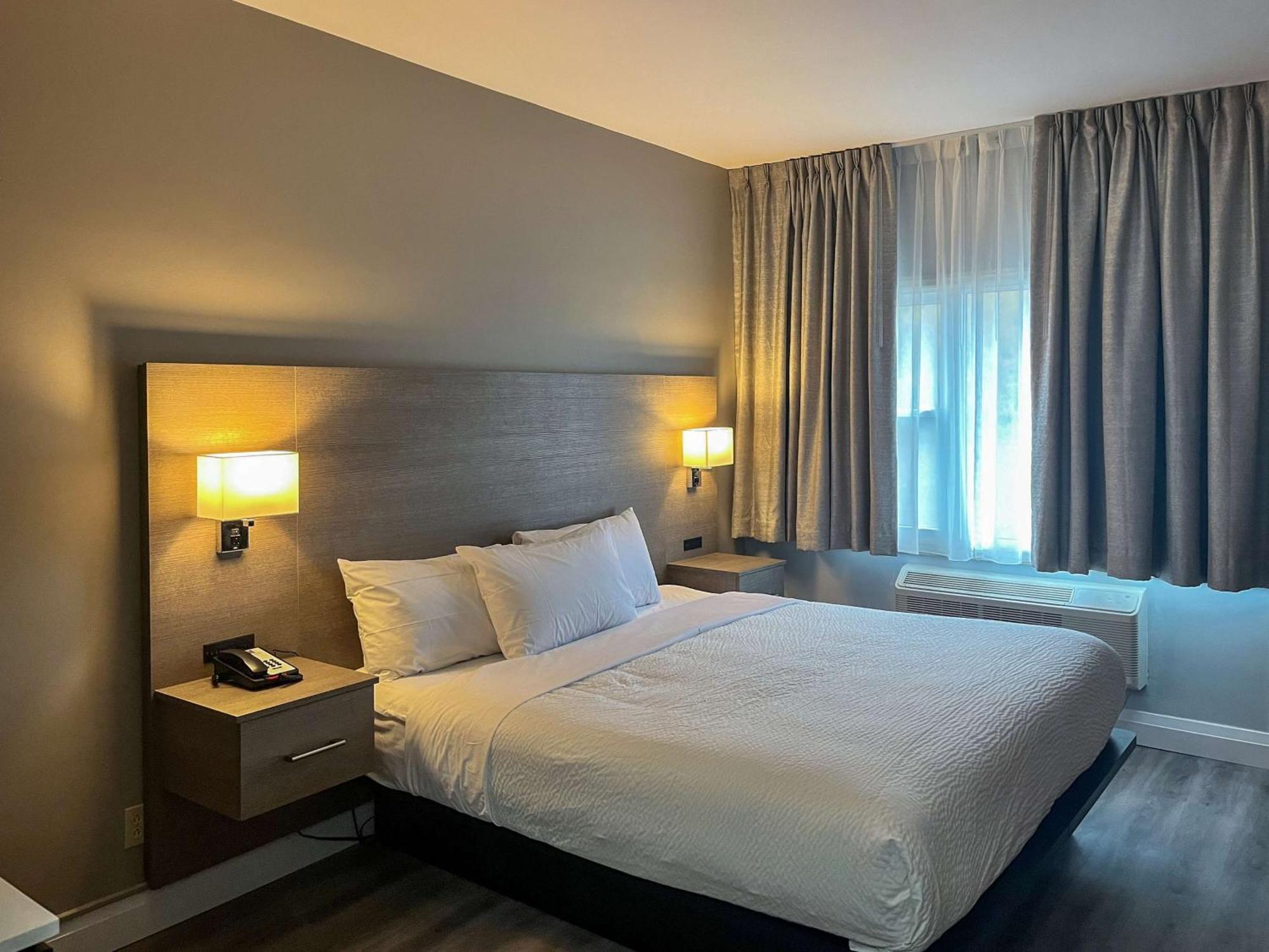 6 Ste. Marie, On Hotel 2*
